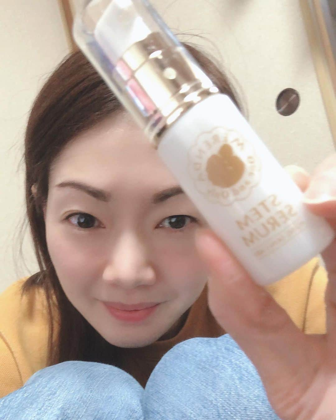 井上香織さんのインスタグラム写真 - (井上香織Instagram)「2021.3.6 ・ @merenda.shop  株式会社メレンダ様の メレンダステムセラム✨ お肌の潤いはもちろん、蘇った気がします😍 美容液、何を使おうか悩み中の方どうですか？？♡ ・ とってもオススメです♡ ・ @merenda34  @sachi_relaxyoga  @s_dot_merenda  ・ #メレンダ #メレンダステムセラム #美容液 #ヒト幹細胞培養液  #株式会社メレンダ #潤い #モチモチ #お肌の再生 #お肌の蘇り」3月6日 14時15分 - kaorin888