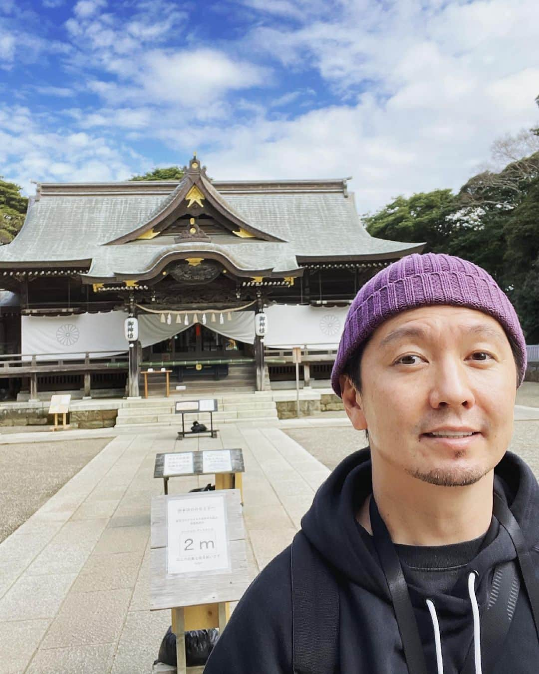 SHOCK EYEさんのインスタグラム写真 - (SHOCK EYEInstagram)「樹叢に囲まれたながーい参道が魅力の酒列磯前神社⛩ 薬祖神と呼ばれる医療の神様、少彦名命をまつる神社さん。 最近では、宝くじが当たる神社として有名らしく、高額当選者が奉納したお賽銭箱と亀の石像があったよ✨  参道がとにかく凄いので是非✨🙏  Sakatsura Isosaki Shrine Domain with a long approach surrounded by trees This shrine is dedicated to Sukunahikona , the god of medicine, who is called the ancestor god of medicine. Recently, it seems to be famous as a shrine where you can win the lottery, and there was a stone statue of a turtle and a money box dedicated by a high amount winner✨.  The approach to the shrine is just amazing, so please ✨🙏  #sakatsuraisosakishrine #Sando #evergreenbroadleafforest #sukunahikona #pestilence #healing #lottery #money #jinjakai   #酒列磯前神社 #参道 #常緑広葉樹林 #少彦名命 #疫病退散 #病気平癒  #宝くじ #金運 #神社」3月6日 14時25分 - shockeye_official