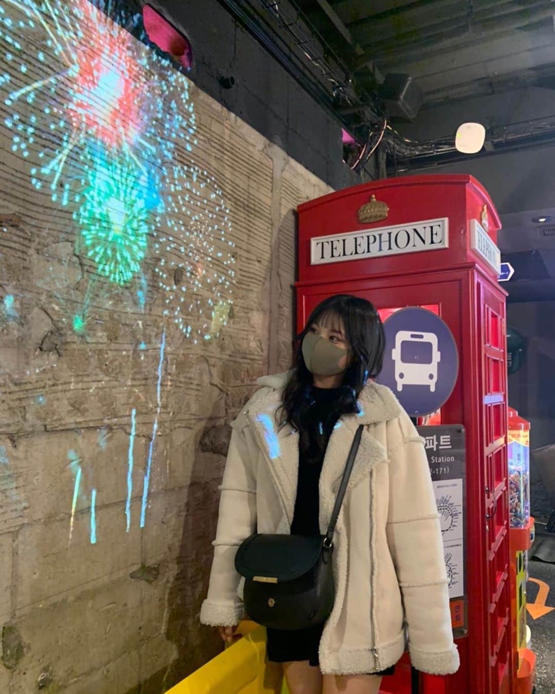 宮丸くるみのインスタグラム：「前行った #肉ポチャ 店内もかわいすぎる、、♡  のにバッグあいてる、笑  ・ ・ ・  #リリバリ #lilyofthevalley #idol #アイドル #肉ポチャ #韓国料理 #梅田グルメ #ロングヘア #ぱっつん前髪 #シースルー前髪 #巻き髪 #jouetie #gu #大阪グルメ #黒髪」