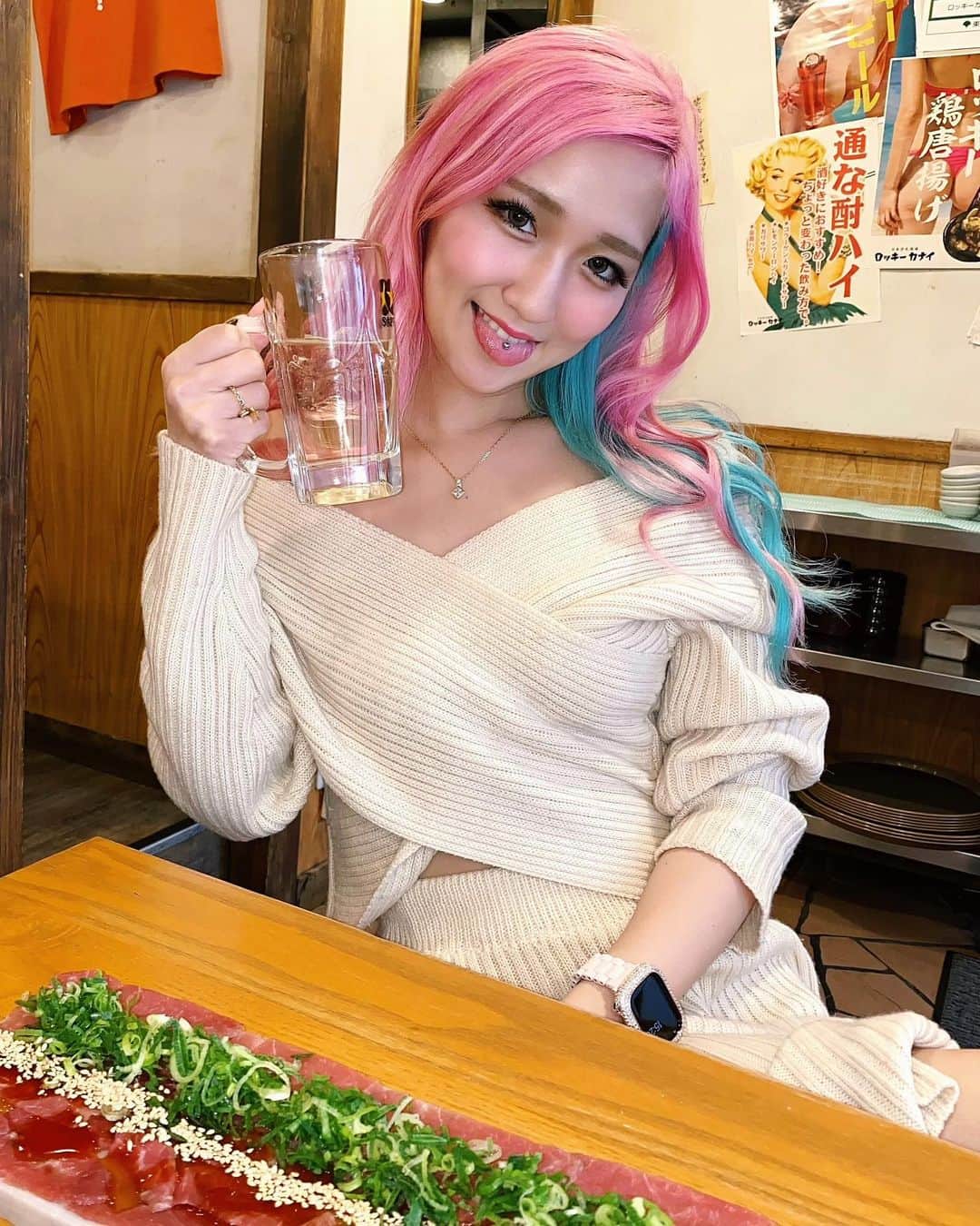 Yumikaさんのインスタグラム写真 - (YumikaInstagram)「今日もYouTube撮影いってくるーーーん✨✨ いつもみんなからのコメント読んでるよー💖 自分でやったわりに髪色気に入ってる🍬🍬  #派手髪 #pinkhair #ピンクヘアー」3月6日 16時52分 - yuminem923