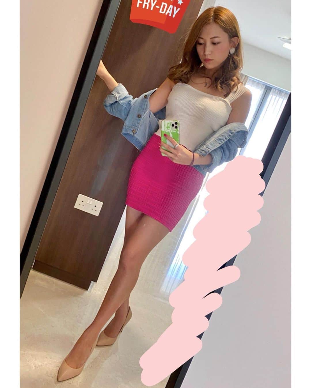 市原彩花さんのインスタグラム写真 - (市原彩花Instagram)「Friday Ladies Night🌃💓 I wore this skirt for the first time☺️  ミニスカ女子会💓 去年300円くらいで買って、一度も着る機会無かったドピンクミニスカを引っ張りだした🤣💓  たまにはこんなオンナ感あるディナーも楽しいね〜☺️ (ちなみに前夜はローカル飯屋に一人ですっぴんビーサンで行ってた)  レストランはシンガで超人気なスパニッシュ @oliviarestaurant_sg  噂通り、何食べても美味しかったし、スタッフさん達も優しいし雰囲気も素敵☺️ 人気のチーズケーキはしょっぱさもあってお酒にも合うからマストだよ😘  #oliviarestaurant#オリビア#singapore#シンガポール#singapura#海外旅行#シンガポール暮らし#シンガポール生活#シンガポール在住#シンガポール在住日本人#シンガポールグルメ#singaporelife#singaporefoodie#sgrestaurant#싱가포르#新加坡」3月6日 17時44分 - ayaka_ichihara