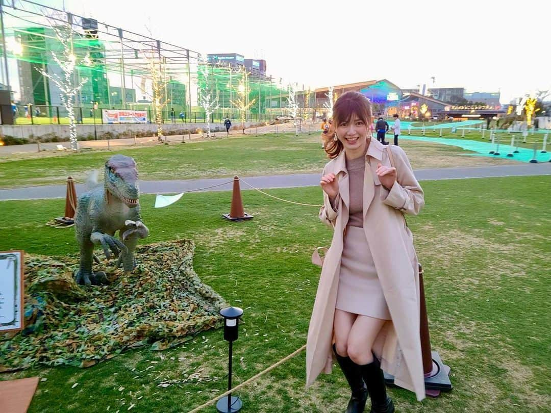 IKUMIさんのインスタグラム写真 - (IKUMIInstagram)「🦖 恐竜おったけん一緒に撮ってみた😂  がおーっ言ってた🦕 さりげに恐竜ポーズ🤦🏻‍♀️  ポニーテールの躍動感がすごい🤣  #フリーモデル　#関西モデル　#モデル　#model #天王寺　#てんしば　#天王寺公園　#あべのハルカス　#大阪　#梅田　#春コーデ　#ミニスカート　#ミニスカ　#ロングブーツ　#美脚　#春コート　#スプリングコート #難波　#天王寺動物園　#大阪観光　#大阪旅行　#ダイエット　#足痩せ　#スレンダー　#脚フェチ　#小顔　#アットランス　#chomokg #韓国服　#韓国ファッション」3月6日 18時11分 - miiiino3o