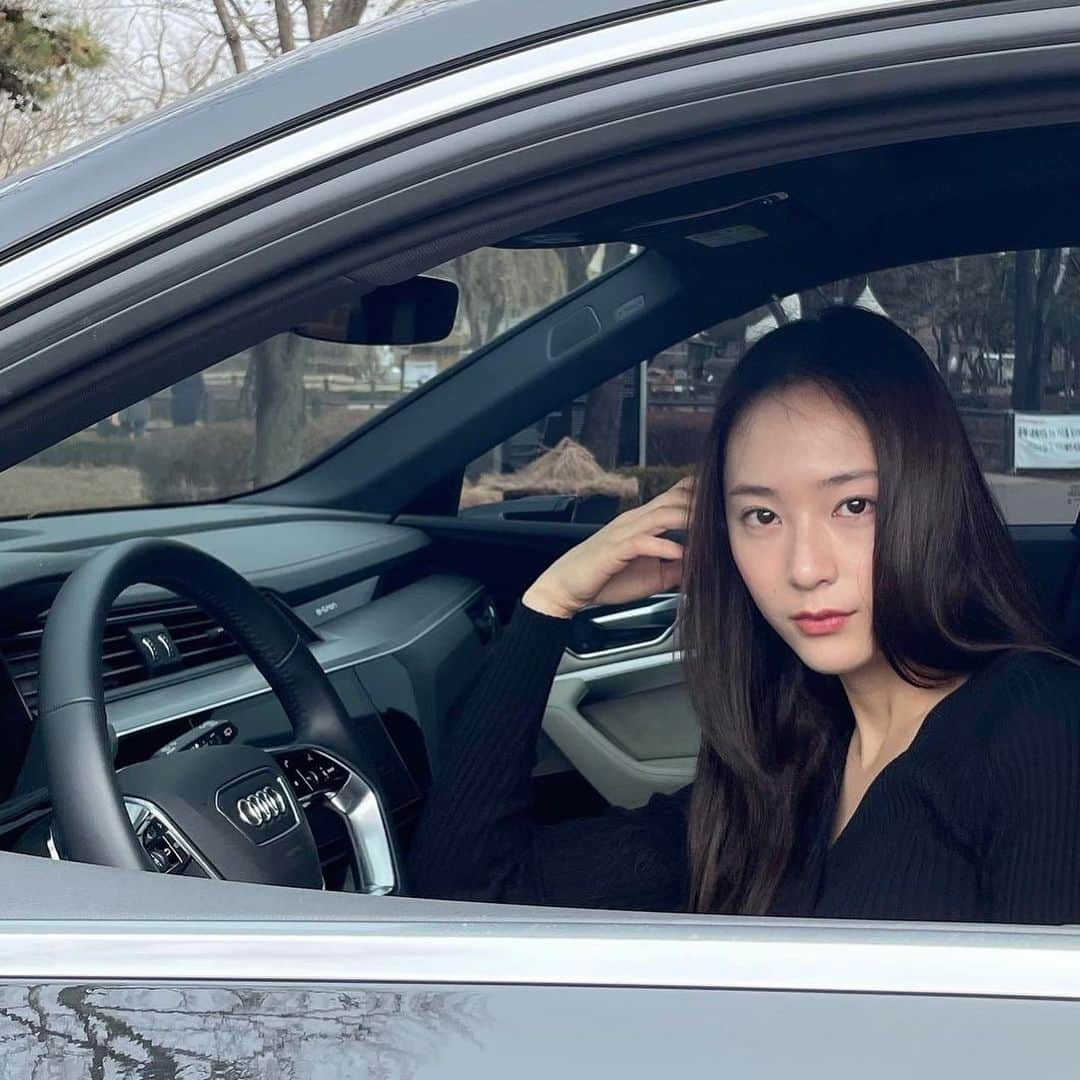 クリスタルさんのインスタグラム写真 - (クリスタルInstagram)「#audi_ambassador  im always with #myetron 🚙🤍 @audi_korea_official #etron #audi #광고」3月6日 18時23分 - vousmevoyez