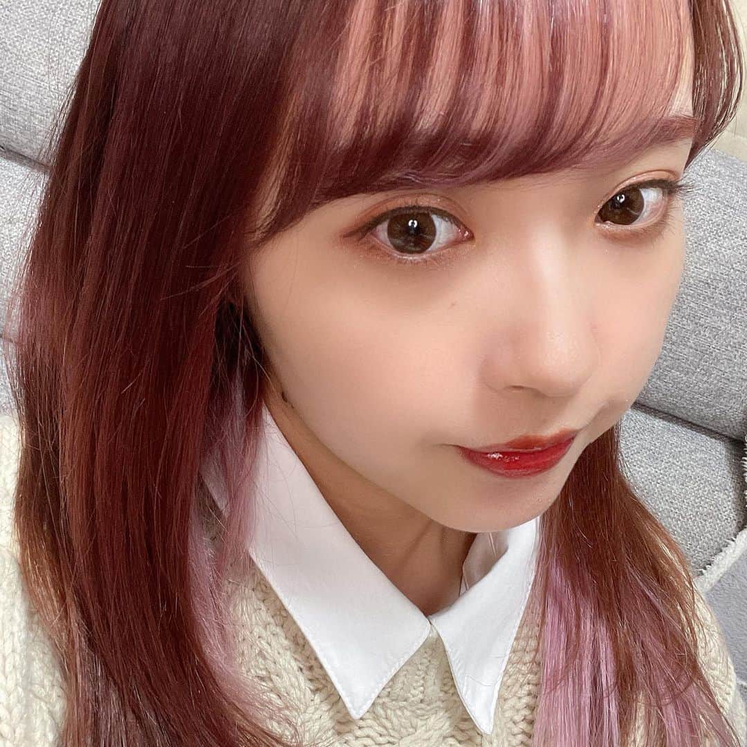 のインスタグラム：「久しぶりにレビュー動画撮ったー！ 可愛かった🍑🍊 急いで編集する！！！ . 前髪迷子してる くるんでいくか、ぱっつんに切るか どっちがいいかな〜🤔 . . #これ打ってるうちに切りたくなってきた」