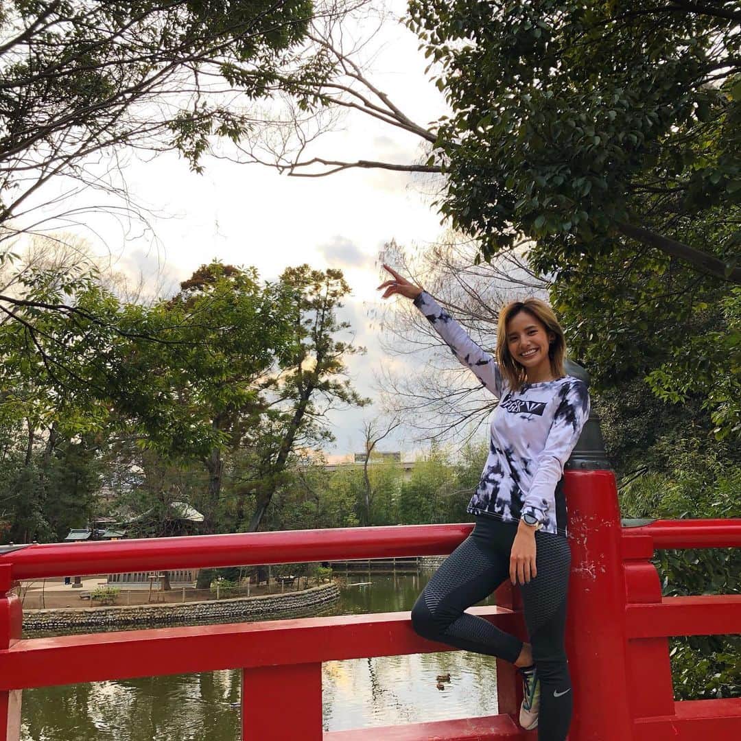 佐野千晃のインスタグラム：「今日は途中でお腹が痛くなっちゃったから10km行こうとしたけど7kmでやめた🏃‍♂️﻿ ﻿ 走る距離とか時間は目安なんだって思えるようになった。﻿ ﻿ 絶対にやらなきゃいけない！！って思ってた時期もあったけど、それだけだと苦しいもんね。﻿ ﻿ 大宮氷川神社でナムナムする時心も体も健康でありたいなって強く思ったから願っといた🥺﻿ ﻿ 神様お願いします🥺笑﻿ ﻿ #run #running #marathon #フルマラソン #マラソン #マラソン女子 #人生自由自在 #走る女子 #ファッション #ウェア #楽しく走る #ランニング #ジョギング #継続 #大事」