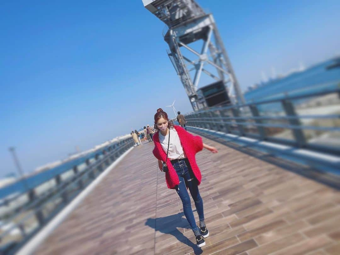 横町ももこさんのインスタグラム写真 - (横町ももこInstagram)「💖  ハンマーヘッドにピンクの差し色〜💖  #横浜ライフ#みなとみらいデート#みなとみらい#横浜ハンマーヘッド#横浜デート #ピンクモンスター#pinkmonster#lovepink#ピンクおばけ#ピンクコーデ#ピンクカーデ#fashion#패션 #デートコーデ#カジュアルファッション #いきなり婚#abematv #ヨウタモモコ #よたもも」3月6日 19時06分 - momochadayo