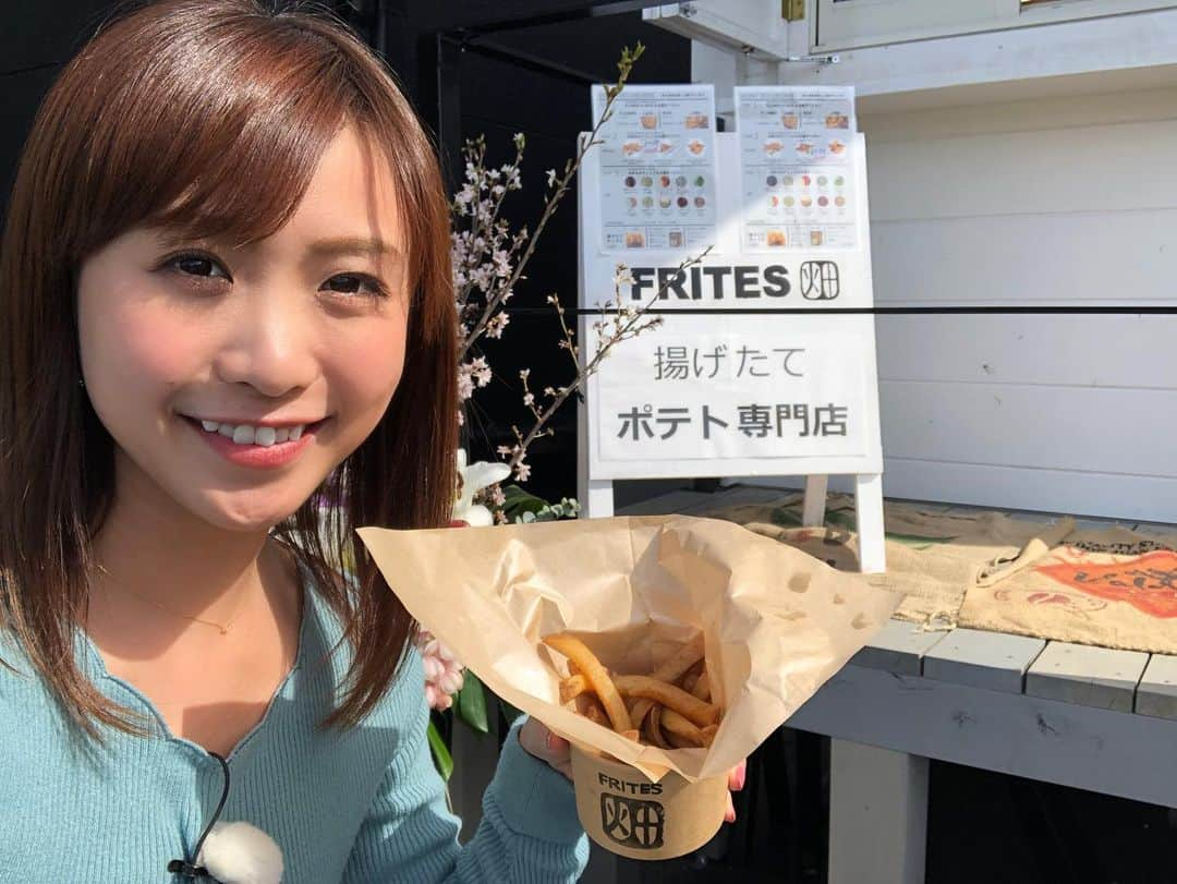 南條早紀さんのインスタグラム写真 - (南條早紀Instagram)「ポテトフライ専門店🍟 . きょうもフルサタ！ ご覧いただきありがとうございました😊 . 専門店 特集シーズン2☺️ . そのうち、 写真は射水市のイータウン大島に プレオープン中のポテトフライ専門店 フリッツ畑🥔 . お芋のカットは3種類から選べるのだけれど なかでもストレートカットは 新食感の美味しさだった🥺💓 . 揚げたてはほくほくとも、しゃきしゃきとも言える独特な食感で、 時間が経ってからはしっとり…💓 . じゃがいもって、こんなに甘いんだ…❤️ って、驚くくらいイモ本来の 甘さを感じられて本当に美味しかった🥰 . 北海道産の生のじゃがいもを お店でカット→揚げたて！ というのも贅沢。 . お店オリジナルのディップも美味しくて ポテト大好き人間にはたまりませんでした🤤 . . ちなみに、先日の素敵なブルーグリーンの 壁のお隣のトレーラーハウスのお店です！ . . #富山県 #射水市 #イータウン大島 #富山 #射水 #ソフトクリーム畑 #お隣さん #フリッツ畑 #ポテトフライ #ポテトフライ専門店 #じゃがいも #ポテト #フライドポテト #専門店 #北海道産 #芋  #おいしい #美味しい #お芋 #大好き #富山グルメ #射水グルメ #富山新店 #おいしかった #ごちそうさまでした #富山テレビ #フルサタ #アナウンサー #南條早紀 #なんじょうのにちじょう」3月6日 19時14分 - nanjo_saki