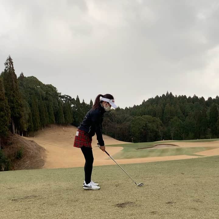 篠崎愛のインスタグラム：「てことで、後半の最後の方には当たるようにはなってました。 まだぎこちなかったけどね〜  #1月の合宿の動画ですよ〜」