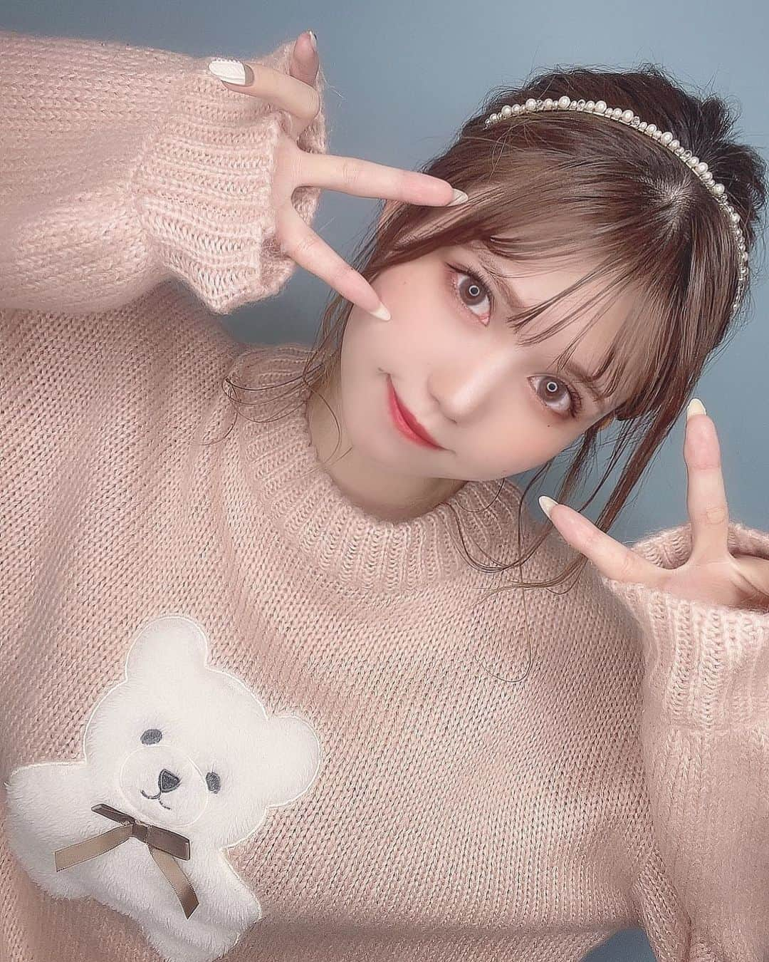 横山あみさんのインスタグラム写真 - (横山あみInstagram)「..♡♡ . . にゃ🧸❤️ . . #ピンクニット #ニット #ニットワンピース #ハニーシナモン #honeycinnamon #カチューシャ #自撮り #自撮り女子 #セルカ #selfie」3月6日 20時04分 - ami__ykym1031