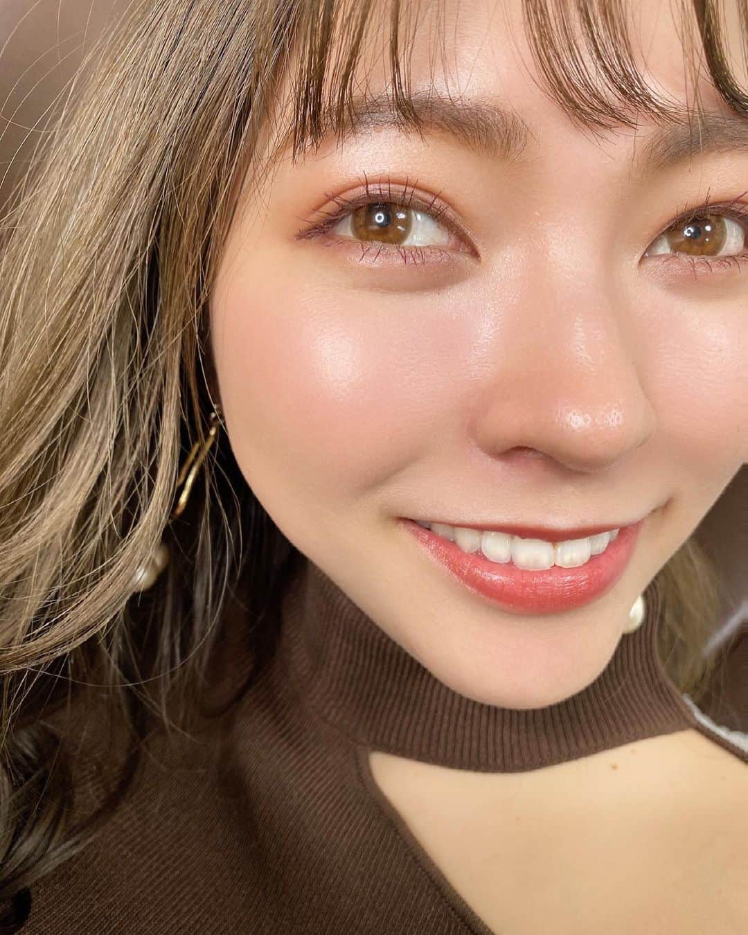 のインスタグラム：「・ 今日は暖かいいちにちだったね〜🥰🌷🌷  昨日は月に1度のお楽しみ❤︎ MET BEAUTY CLINIC での美容day✨ 今回は初めての【メドスキンプラス】というメニューを受けてきたんだけど 次の日の肌の発光具合に驚いたー😆💎 ハイライトいらずでした🤭💫  ダイヤモンドピーリングとピコトーニングとライムライトとエレクトロポレーションという最強の組み合わせだし もうワクワクしながら受けたけどこれは想像以上🙈❣️❣️  痛みも私はそんなに感じないから ずっとおしゃべりしながら あっという間でした😋  お気に入りの美肌メニューがまた増えた〜🥳  @metbeautyclinic_horie  @met_beauty_clinic   #美肌ケア #美肌 #美容クリニック #美容医療 #ピコトーニング #ライムライト #エレクトロポレーション #beautyclinic #beautysalon #skincare #beautycare」