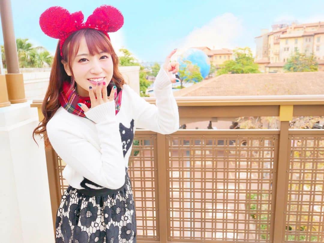 初川みなみさんのインスタグラム写真 - (初川みなみInstagram)「アップするの忘れて写真📷✨﻿ ﻿ #ディズニーシー　の地球儀🌍﻿ 次早く行きたいな〜っ♡﻿ ﻿ #ディズニー #東京ディズニーリゾート #ディズニーリゾート #ディズニー写真部 #ディズニーカメラ隊 #ディズニーコーデ #disney  #disneyresort  #tokyodisneyresort  ##disneylife#夢の国 #夢が叶う場所」3月6日 20時09分 - hatsukaw_aminami