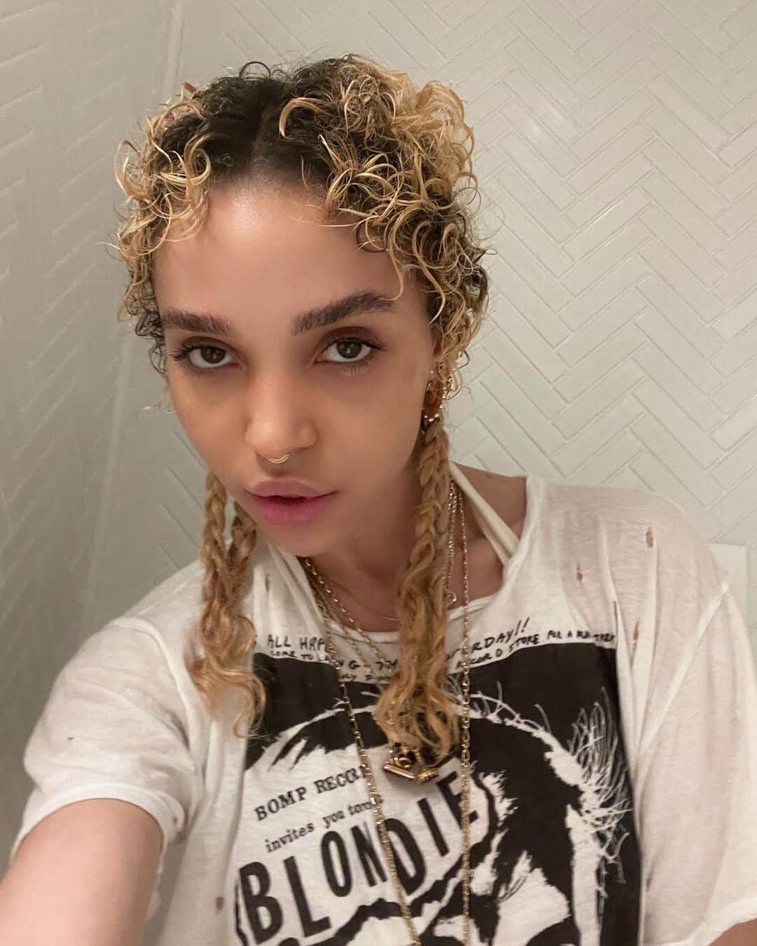 FKAツイッグスさんのインスタグラム写真 - (FKAツイッグスInstagram)「🧝🏽‍♀️💕」3月7日 5時40分 - fkatwigs