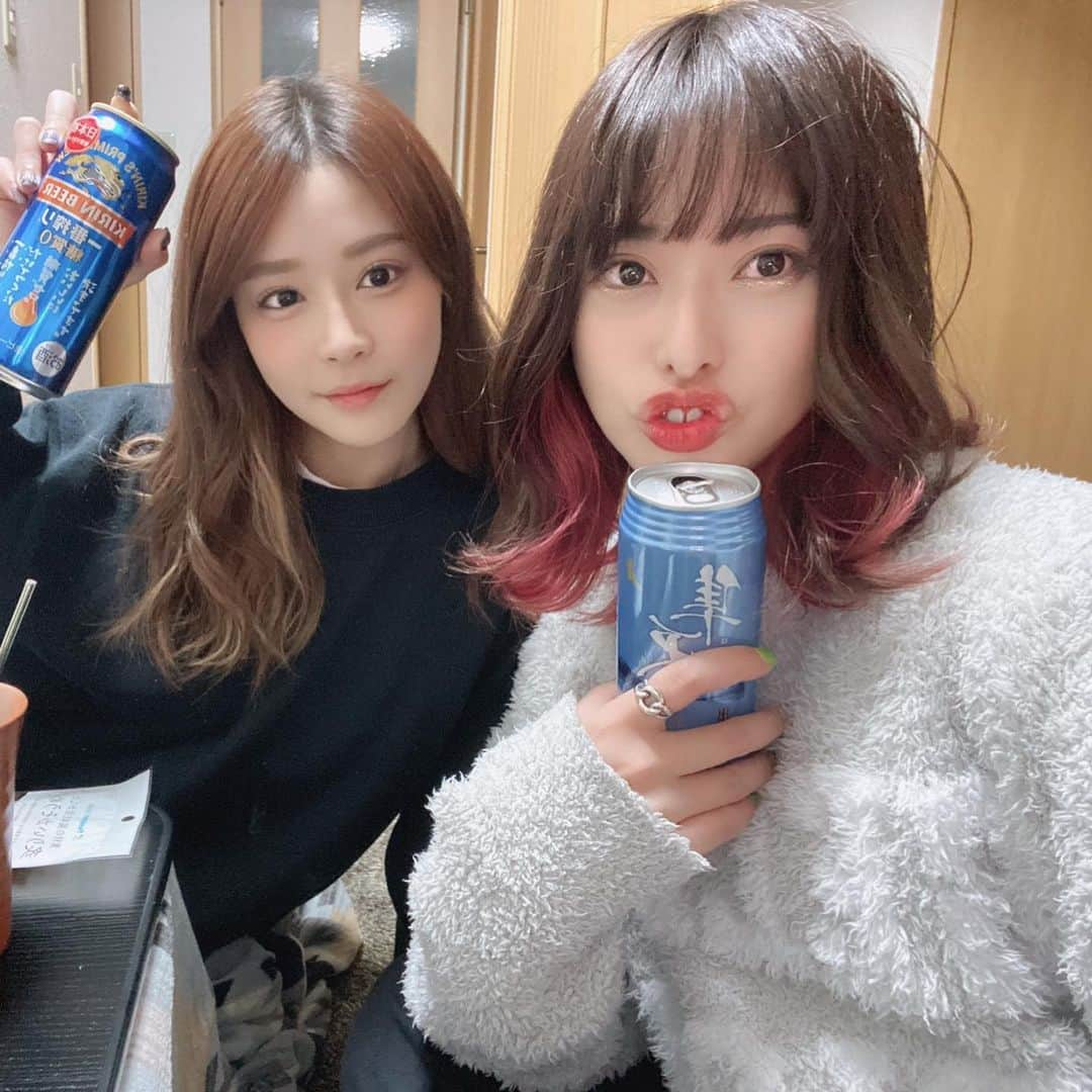 Raniのインスタグラム：「ハスキーちゃんと宅飲み♡ やっぱおうちで飲むと酔いますね🤣 安定の楽しさでした♡！！ だいすきすきすきー♡  #あいのり #ハスキー #コウ #happy #alcohol #beer #宅飲み #女子会 #ハイボール #whiskey」