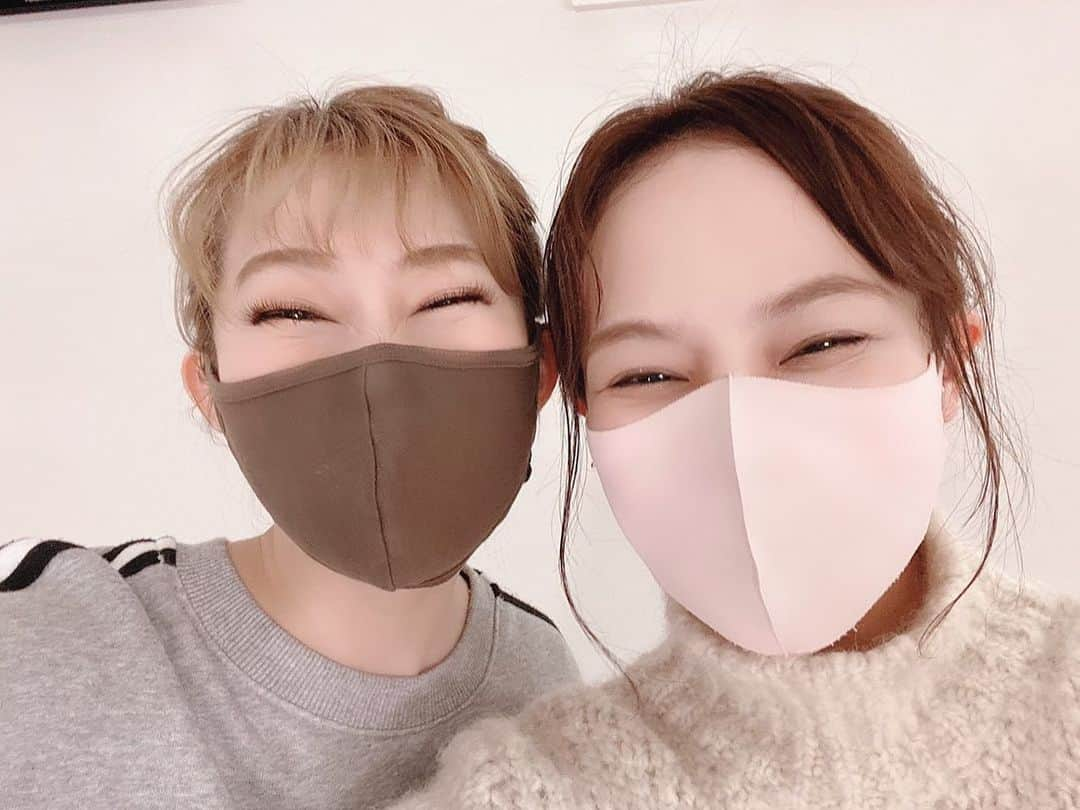 咲妃みゆさんのインスタグラム写真 - (咲妃みゆInstagram)「ミュージカル「GHOST」﻿ 無事に初日を迎えられました✨﻿ ﻿ 難しい状況の中でも勇気を持って劇場に足をお運びくださるお客様、そして上演をサポートしてくださっている全ての方々へ…心から感謝申し上げます。﻿ ﻿ ﻿ キャストの皆さま・スタッフの皆さまと共に、毎公演を丁寧にお届けしてまいりたいと思います😌﻿ ﻿ 《玲香モリー and 咲妃モリー》﻿ 明日からもどうぞ宜しくお願い致します‼️﻿ ﻿ #玲香 💖﻿ #アナタにたくさん救われてます﻿ #アナタにたくさん励まされてます﻿ #アナタのおかげで笑ってばかりです﻿ #ご縁に感謝﻿ #大好きだー‼︎‼︎﻿」3月6日 22時51分 - miyusakihi