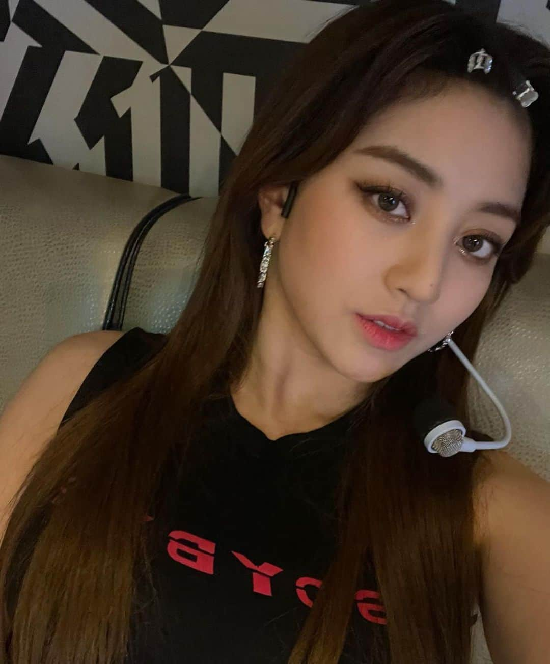 ジヒョさんのインスタグラム写真 - (ジヒョInstagram)「♡ no but jihyo is literally the prettiest girl EVER.... no one compares😣👭⠀ —」3月6日 22時55分 - jypjihyo