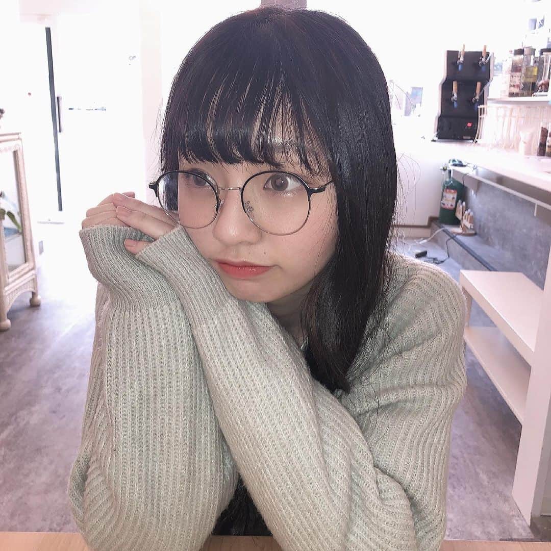尾野寺みさのインスタグラム：「﻿ ﻿ デートっぽい？﻿ ﻿ ﻿ (写真の角度から女の子が撮ったことバレる)﻿ ﻿ ﻿ #彼氏目線 #カフェ﻿ #カフェタイム #カフェスタグラム ﻿ #ワッフル #甘い物好き #シンプルカフェ﻿ #おしゃれカフェ #大阪カフェ﻿ #カフェ活 #cafe #cafestagram﻿ #茶色加工 #淡色女子﻿ #春服コーデ #カーディガン #春色﻿ #春アイテム #シンプルコーデ﻿ #眼鏡 #淡色コーデ #淡色好き #オトジョ」