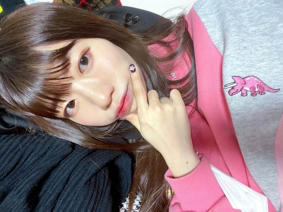 ぱいぱいでか美のインスタグラム：「今日はやっぱピンクの服🍑 . ももちお誕生日おめでとうございます！ 今でも当たり前に大好きです。 ブログ書いた〜✌🏻」