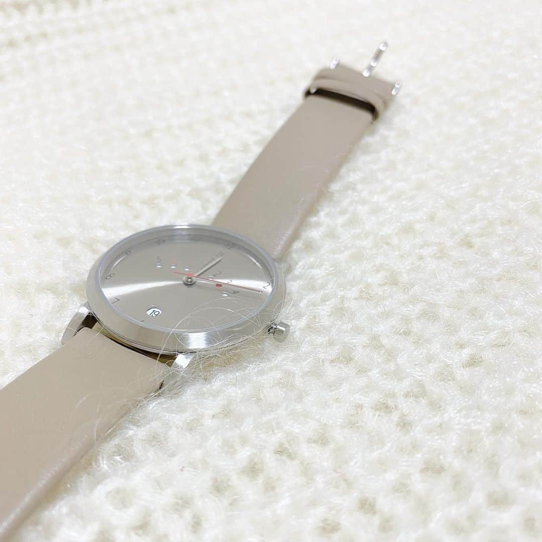 土屋香織のインスタグラム：「𓆸.⌚︎ 𓆸𓆸𓆸 𝚆𝚊𝚝𝚌𝚑.  @nomonday_jp  . ねむねむ🥱おやすみなさーい🌙 明日はホワイトリボン走るよ🤍🤍🤍 . . . ℕ𝕠𝕞𝕠𝕟𝕕𝕒𝕪クーポンコード: kaoriao17 10%offになります⌚️❁❁❁ . . . #いつコ #nomonday#ノーマンデー#腕時計#時計#手元倶楽部 . . . . #fashiongram #fashionblog #fashionista #時計好きな人と繋がりたい #kaumo_fashion #ペールカラー #ponte_fashion #大人コーデ #mineby3mootd #r_fashion #mery #4meee #4yuuu #ママリファッション #mamagirl #オトナミューズ #おしゃれさんと繋がりたい #モノトーンコーデ #手元くら部 #手元コーデ #手元くらぶ」
