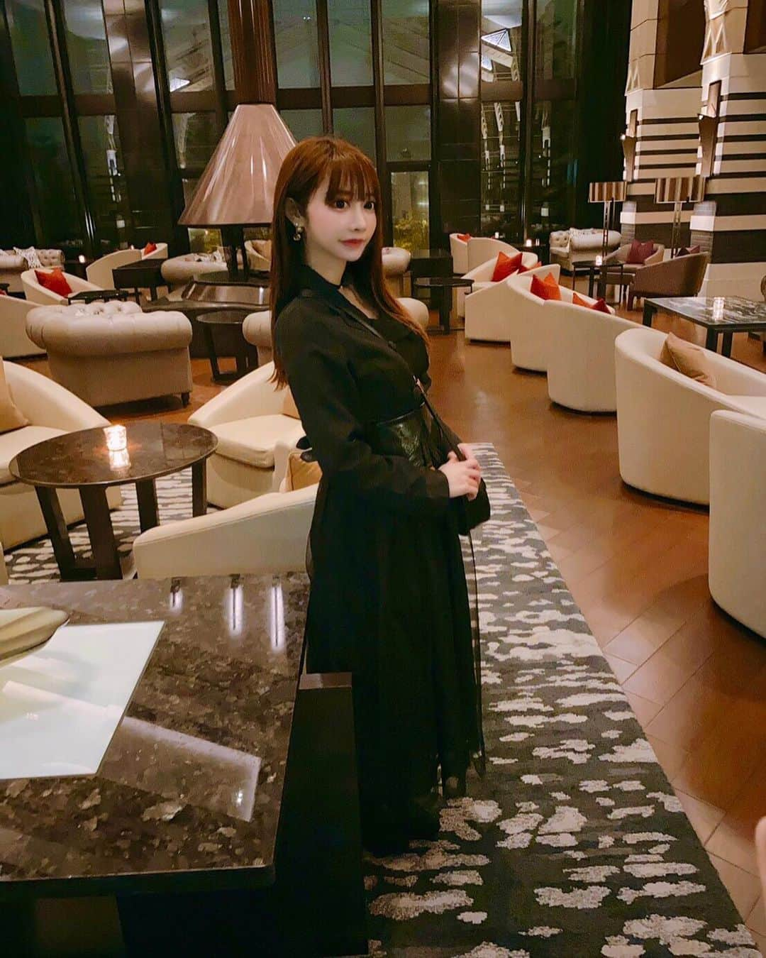 一條りおなさんのインスタグラム写真 - (一條りおなInstagram)「Black code🖤🖤🖤 . #dinner #ootd #fashion  #onepiece #emiriawiz  #dior #fendi」3月6日 23時44分 - riona.i