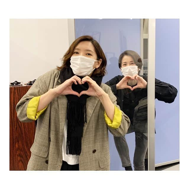 瀬奈じゅんさんのインスタグラム写真 - (瀬奈じゅんInstagram)「﻿ ﻿ さゆちゃんから愛頂きましたー。﻿ ﻿ さゆちゃんとは宝塚時代まったく接点なく、お話した事はありませんでしたが、退団してからのご縁がね……深いのですよ。﻿ ﻿ 声が好きです。﻿ 笑顔が好きです。﻿ 頭の回転が早い所が好きです。﻿ そして何より、笑いのツボが一緒で好きです笑。﻿ ﻿ 私が１呟いた事を１０理解して一緒に笑ってくれる、貴重な存在です。﻿ ﻿ 告白してみました。﻿ ﻿ 大月さゆ様、ご満足頂けましたでしょうか？笑﻿ ﻿ ﻿ #大月さゆ さん﻿ #ショートヘアが似合う　﻿ #素敵女子　﻿ #マダムヴォルフ　﻿ #必見 ‼︎ ﻿ #ルキーニ﻿ #本番ではご一緒出来ないけど　﻿ #お稽古で一緒に歌っちゃった　﻿ #楽しかった ‼︎ ﻿ #フフフ　﻿ #瀬奈じゅん」3月7日 1時04分 - junsena_official