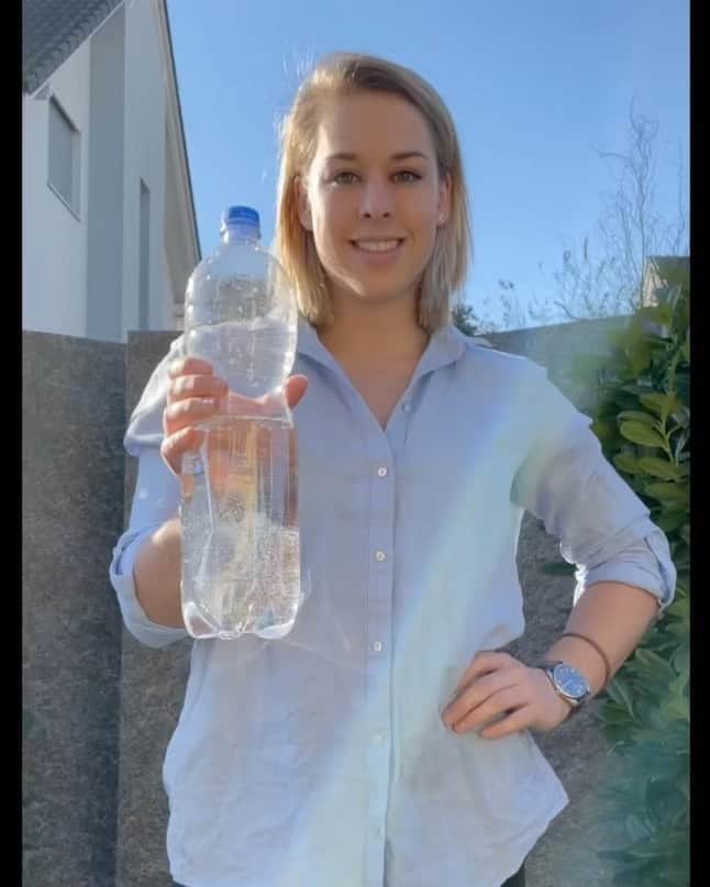 のインスタグラム：「Meh trinke eifach gmacht mit @airup  Du trinksch Wasser aber es cha noch Öpfel, Limette, Cola usw schmöcke durch en Pod womer uf Fläsche ufsetzt! Mit eim Pod chamer minimum 5 Liter Wasser mit Gschmack trinke. Glichzitig wird so viel weniger PET brucht! #airup  #thinknewdrinknew #ad #wassermitgeschmack #supersach」