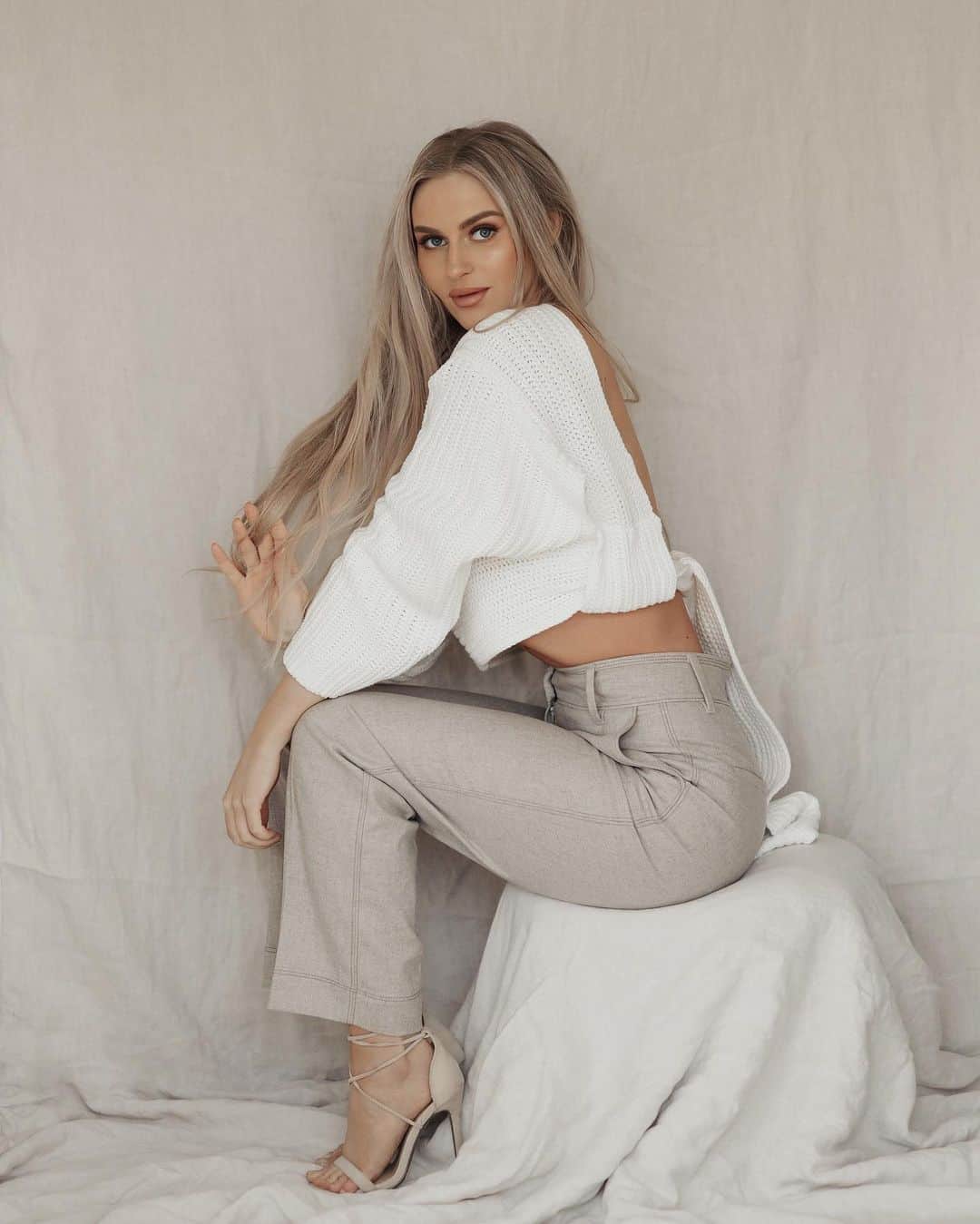 Anna Nyströmのインスタグラム：「Have a lovely weekend 🤍」