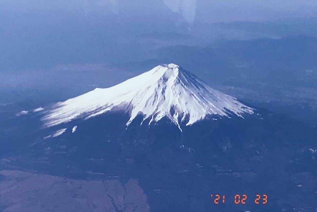 天野恵さんのインスタグラム写真 - (天野恵Instagram)「PV撮影🎻🌸 & 富士山の日 に見れた 美しい #富士山　☺️🗻 #シャボン玉フォト」3月7日 2時57分 - amakei19