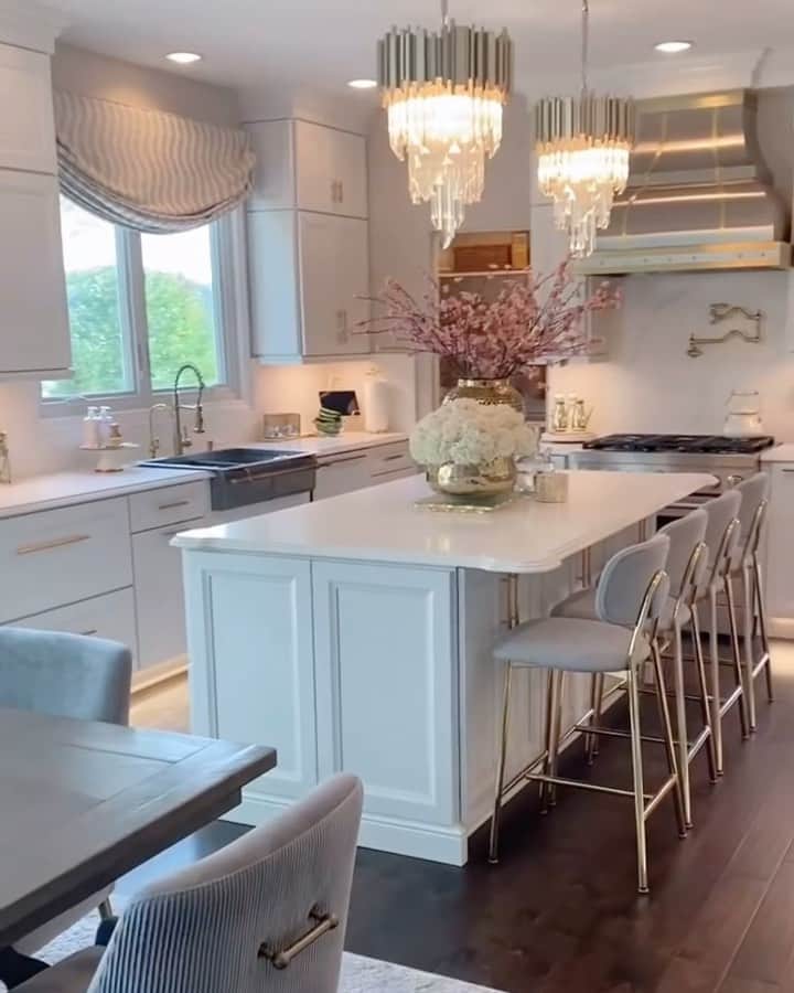 のインスタグラム：「Watch my home transform...follow me on @farahjmerhi my personal page to see more of my home and join my amazing community! @farahjmerhi」