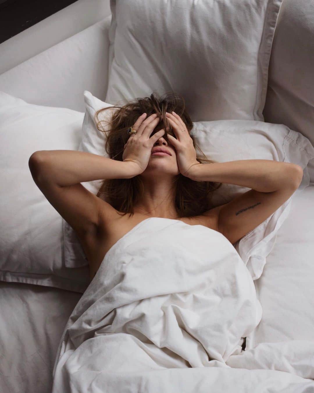 ストーミ・ヘンレイのインスタグラム：「Mood today💤🛌」