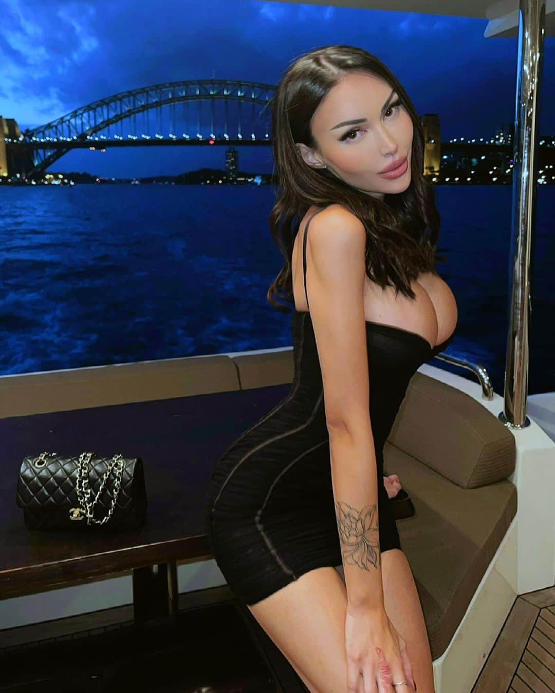 ANNELESE MILTONのインスタグラム：「City girl 🌃」
