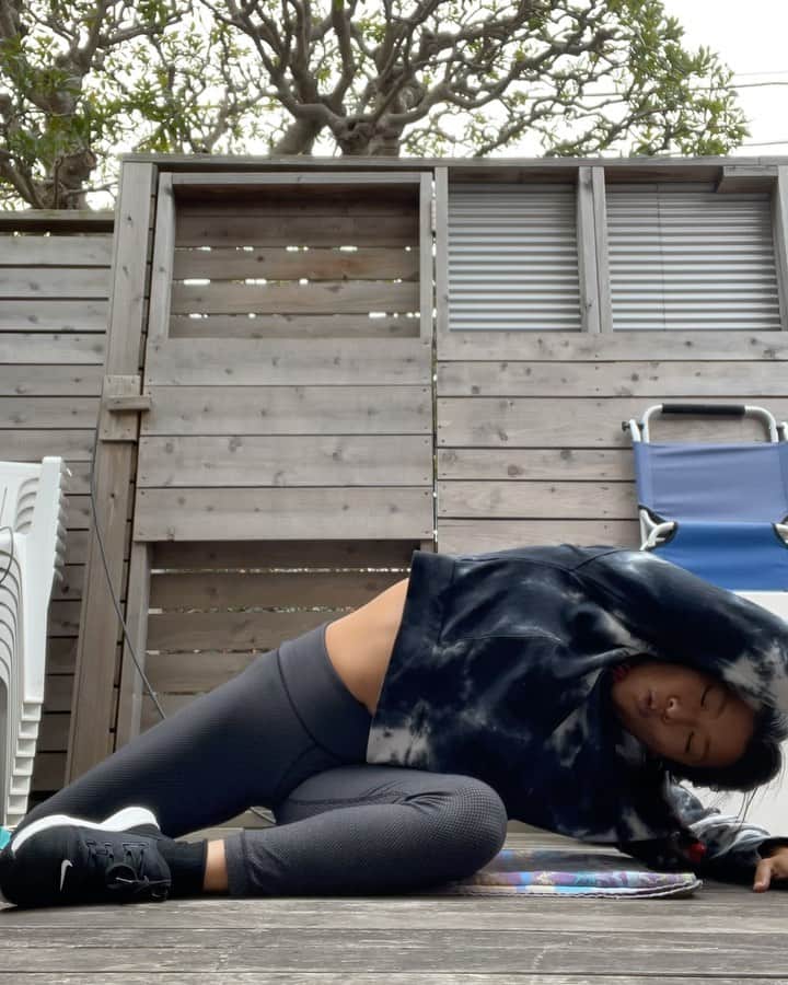 前田マヒナのインスタグラム：「Meanwhile stuck in quarantine ... It has been awhile that I did some breath work . And learned some new ones as well 😁😁   今はquarantine してます。久しぶりに呼吸トレーニングをやりましょた。」