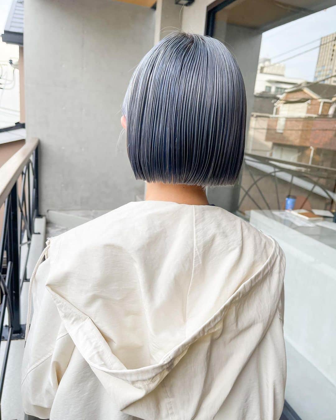 Yanagihara Hirokiさんのインスタグラム写真 - (Yanagihara HirokiInstagram)「淡いアイスブルー　 ・ ブリーチ2回は必要ですがとてもキレイです。 ・ #アイスブルー#ベビーブルー#ケアブリーチ#美容室#ミニボブ#ショートボブ」3月7日 7時47分 - yanagihara_hiroki