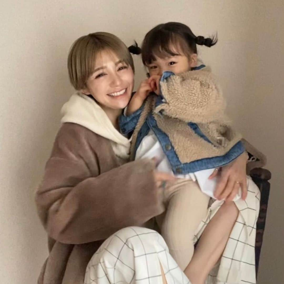 長谷川あやさんのインスタグラム写真 - (長谷川あやInstagram)「👩‍👧👩‍👧👩‍👧#mama#生後21ヶ月#1歳#赤ちゃんのいる生活#新米ママ#女の子ママ#小夏のいる生活#rielle_riche#リエルリシェ ・ ・ ・ おはようございます😌💭 先日ストーリーズで投稿した イヤイヤ期についてのたくさんのお返事 ありがとうございます🤎🤎🤎 （コメント読んでるだけで肩の力抜けた😭） ・ 最近お気に入りの @rielle_riche のパンツ✨ 新宿ルミネエスト1階にて POPUPは3/2~3/15の期間で開催しているので ぜひぜひ🙋‍♀️‼️‼️‼️」3月7日 9時05分 - ayasuke_0516