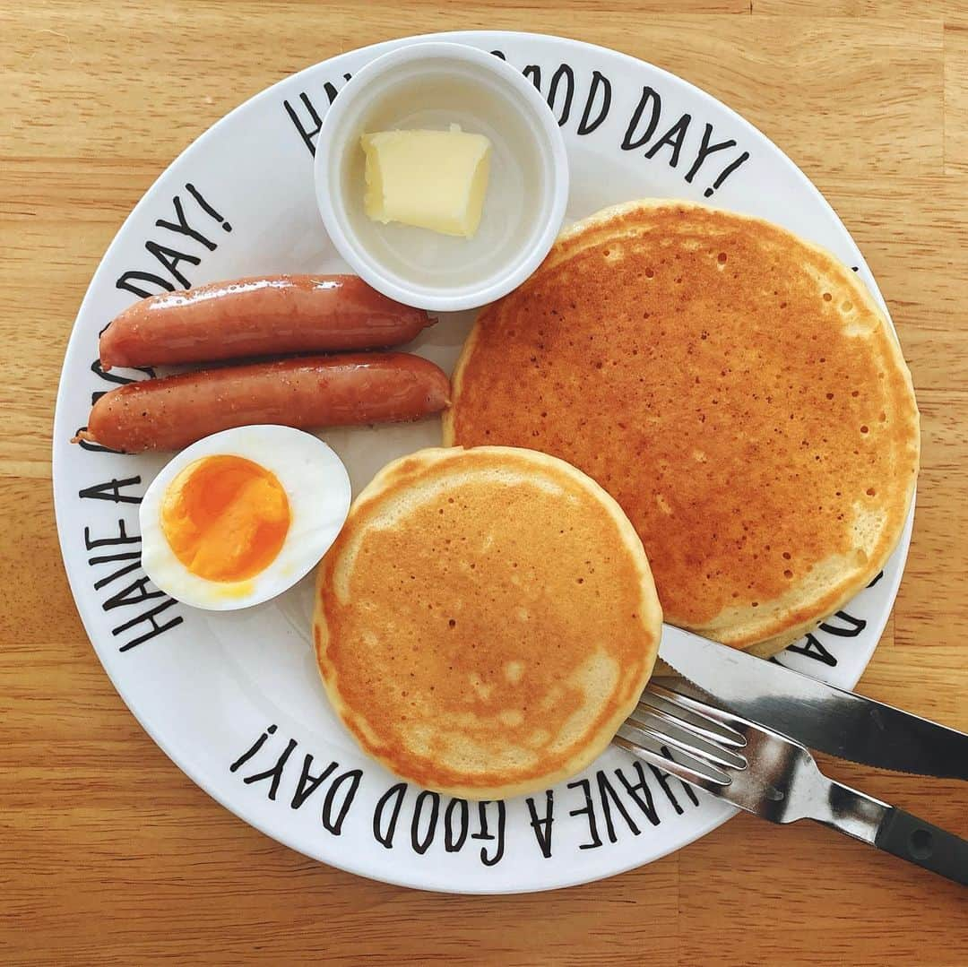 松元絵里花さんのインスタグラム写真 - (松元絵里花Instagram)「* 朝ご飯🥞 大豆粉のホットケーキミックスと 豆乳で作ってみた😋 緑がない（笑） #breakfast #erika #料理#食卓#おうちごはん #ソイフードマイスター  #ちゃんまつ食堂」3月7日 9時45分 - matsumoto_erika