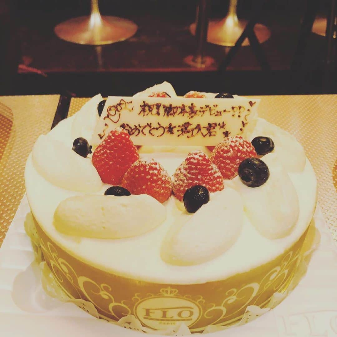 【公式】シンドラ「バベル九朔」のインスタグラム：「﻿ ＼Happy Birthday✨座長！／﻿ ﻿ 我らが座長、#菊池風磨 さん﻿ お誕生日おめでとうございます🌹﻿ ﻿ どんなときも座長のさりげない気配りと情熱が、現場に活気をもたらしていました✨﻿ ﻿ さらなる飛躍の年になりますように🦅🔑﻿ ﻿ #菊池風磨誕生祭 #SexyZone﻿ #バベル九朔 #九朔満大﻿ #DVDBOXの制作も大詰めです✨﻿ #2021年4月28日発売」