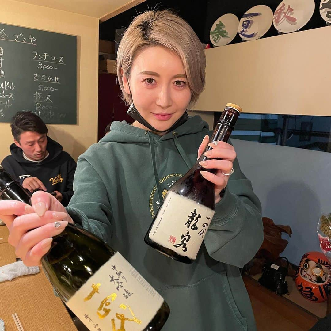 山岸久朗さんのインスタグラム写真 - (山岸久朗Instagram)「十四代を飲み倒すというアヨン姉さん主催の夢のような会に参加。 #十四代 #十四代目jsoulbrothers  #龍泉 #龍月 #双虹 #日本酒好きな人と繋がりたい  #春夏秋冬ざこや #オーデマピゲ  #ロイヤルオーク #26331 #26331st  続く」3月7日 11時36分 - yamaben