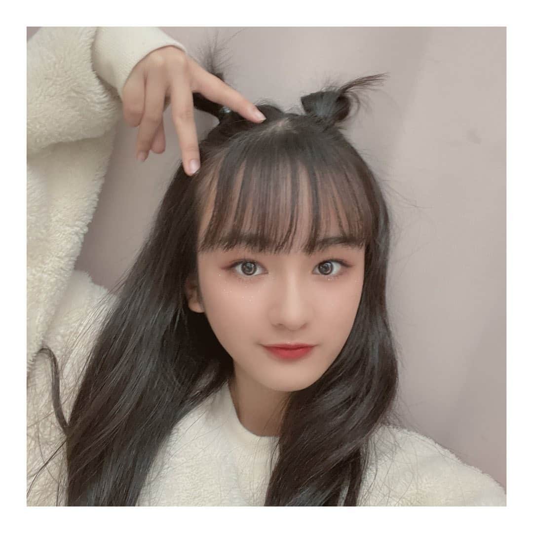 のインスタグラム：「821CAM📸- #selfie #RIKO  猫になりきって髪を結んだつもりが カマキリみたいになっちゃった😘  #821honey #H821 #821 #リコ #WHO #CallMyName #japanesegirl #girlgroup #ulzzangfashion #ulzzangstyle #猫 #カマキリ #ヘアアレンジ #ツノヘア #커플 #메이크 #데일리메이크업 #패션 #오오티디 #팔로미 #메이크업 #셀카 #셀피 #먹방」