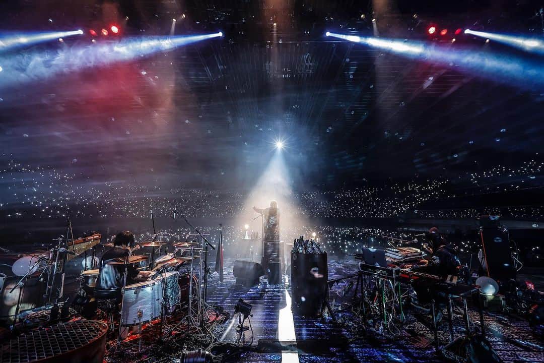 Hydeのインスタグラム：「The tour is over Thank you everyone  Until we meet again May all of you be safe★  #HYDE #ANTIWIRE」