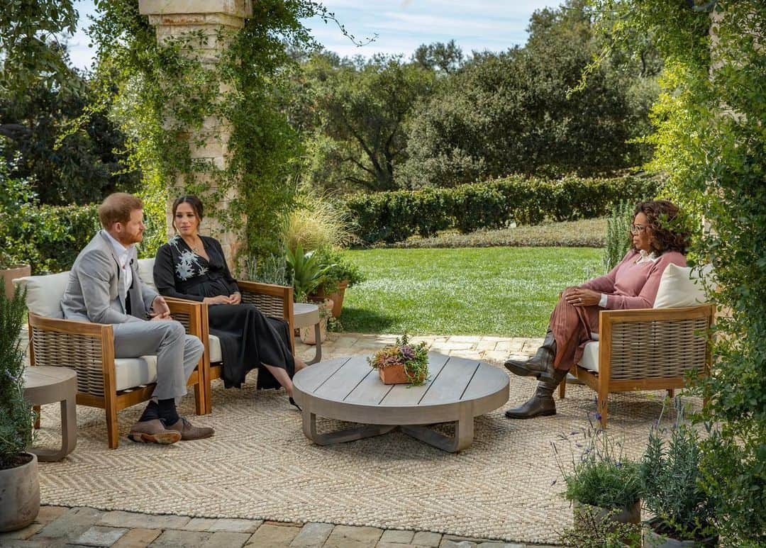 オプラ・ウィンフリーさんのインスタグラム写真 - (オプラ・ウィンフリーInstagram)「Today’s the day.  Oprah with Meghan and Harry: A Primetime Special airs tonight at 8/7c on @CBSTV. #OprahMeghanHarry」3月8日 0時53分 - oprah