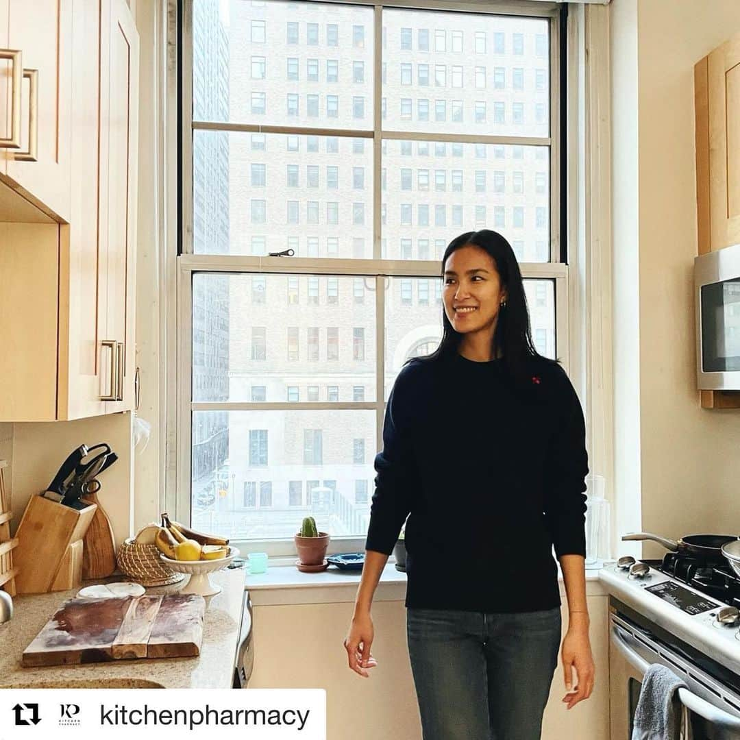 金原杏奈のインスタグラム：「: キッチンファーマシー ( @kitchenpharmacy ) からのお知らせをリポスト♻️ ・ #Repost @kitchenpharmacy  with @get_repost ・・・ ウィメンズヘルスジャパン インタビュー第二弾🥸🌸 @womenshealthjp  ・ 今回は食事や料理について普段、 私が意識していることや 心がけていることなどについて お話ししています👩🏻‍🌾🌈 ・ リンクはプロフィールに貼ってあります！ ご覧頂けたら、嬉しいです☺️ ・ #あーゆるライフ」