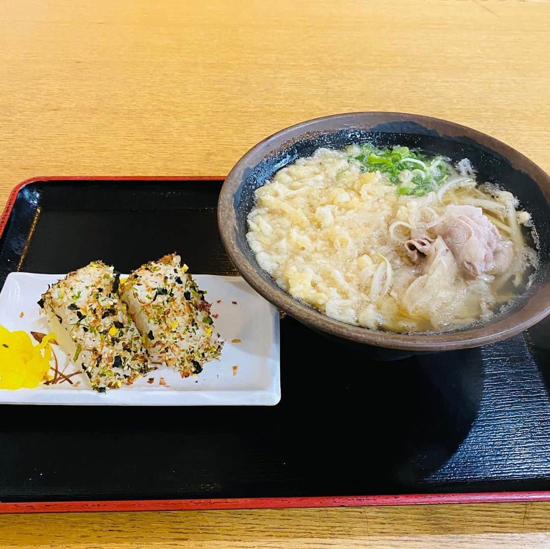 のインスタグラム：「大阪飯。  朝からやってる。  安くて美味い。  感謝。」