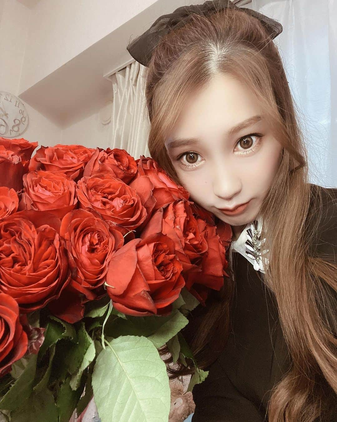 田辺音羽のインスタグラム：「🌹🌹🌹❤️ #rose #instagood  #instadaily」