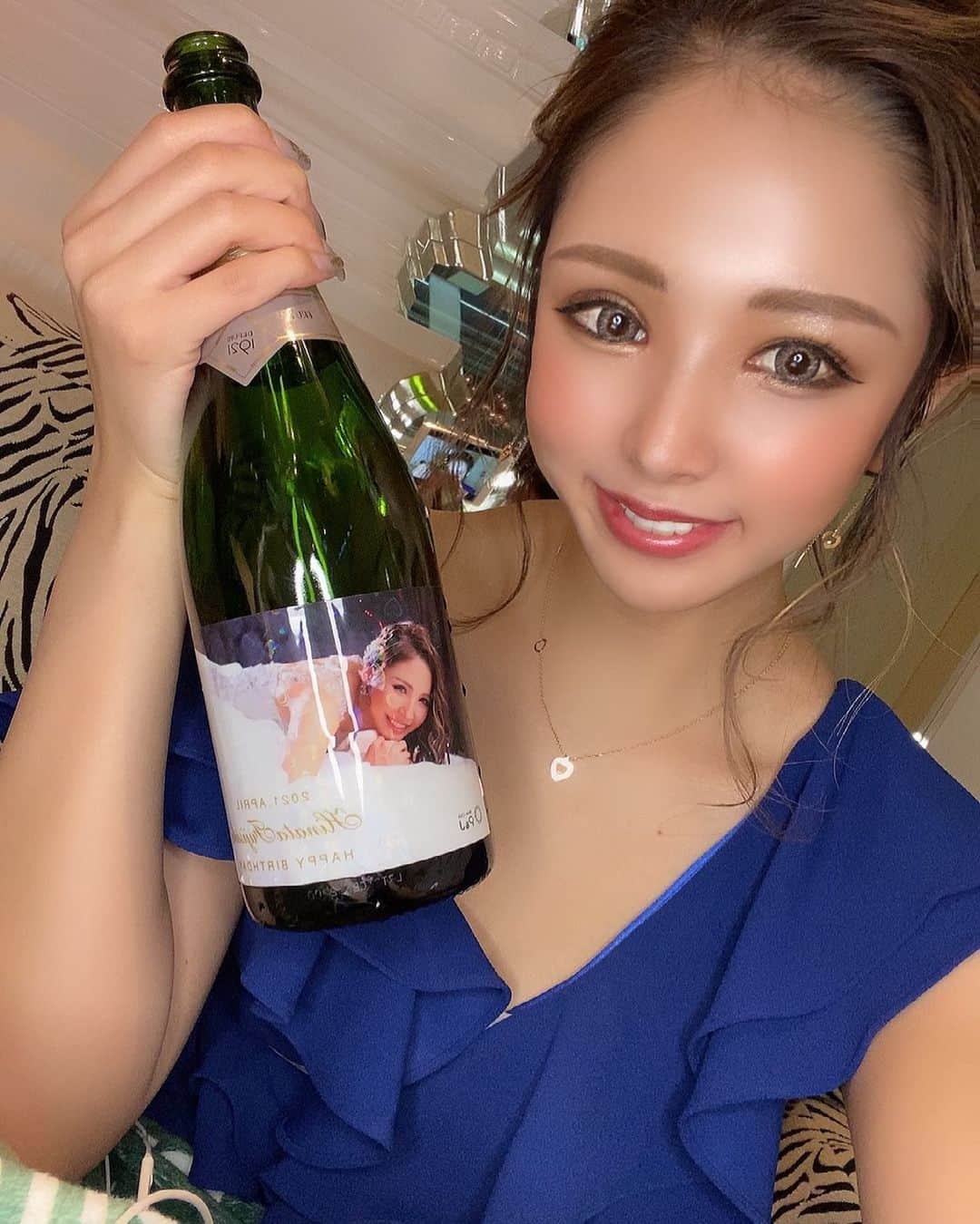 藤咲ひなたのインスタグラム：「本日おやすみ😴  P&J 札幌市中央区南４条西３丁目 N-プレイスビル 5F 011-518-1444 💋藤咲ひなた💋   #美脚#美女 #美人 #美容 #キャバ #ポケパラ #ナイツ #シャンパン #キレイ  #バルセロナグループ  #キャバ嬢 #キャバクラ #ホステス #札幌 #すすきの #中洲 #錦#いいね #ドレス #かわいい #selfie #l4l #大阪 #北新地#ミナミ  #instagood #likeforlikes #followme #f4f」