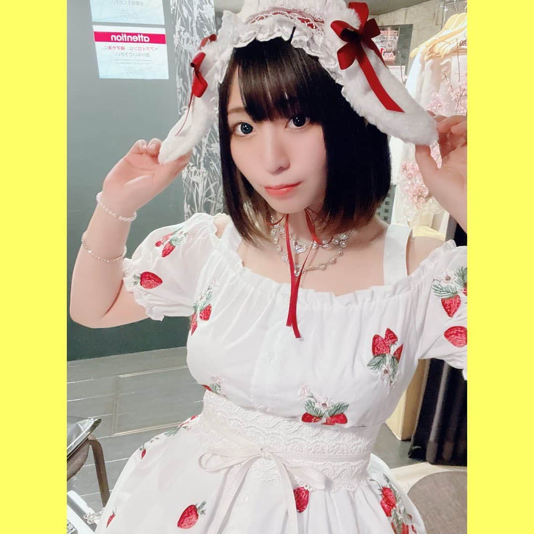 柊木りおのインスタグラム：「春を感じる🐇🍓  I feel Spring🐇🍓  #japanesegirl #japan #followme #likeforfollow #instagood #instagram #instalike」