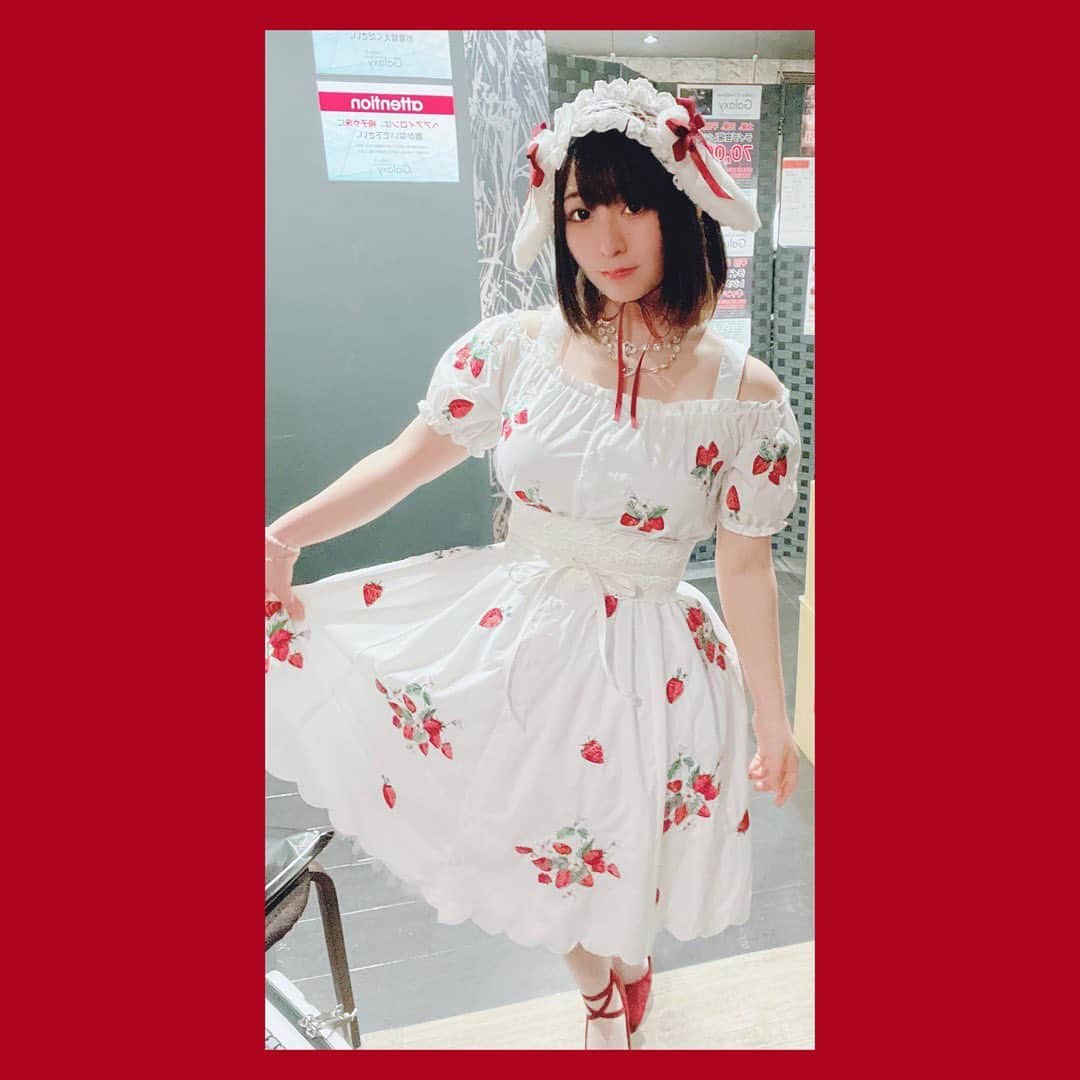 柊木りおさんのインスタグラム写真 - (柊木りおInstagram)「春を感じる🐇🍓  I feel Spring🐇🍓  #japanesegirl #japan #followme #likeforfollow #instagood #instagram #instalike」3月7日 19時17分 - hiiragirio1220