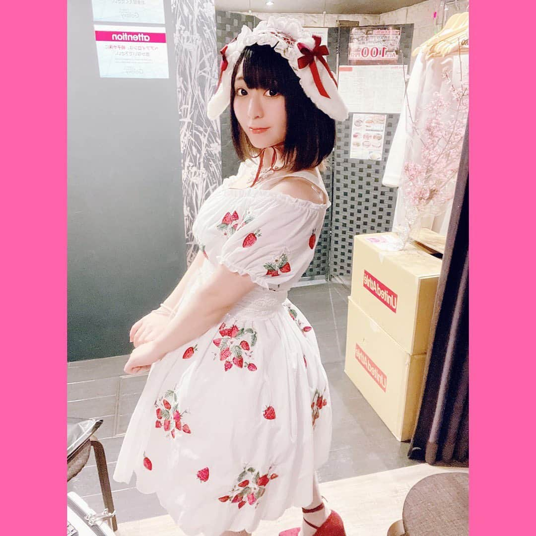 柊木りおさんのインスタグラム写真 - (柊木りおInstagram)「春を感じる🐇🍓  I feel Spring🐇🍓  #japanesegirl #japan #followme #likeforfollow #instagood #instagram #instalike」3月7日 19時17分 - hiiragirio1220