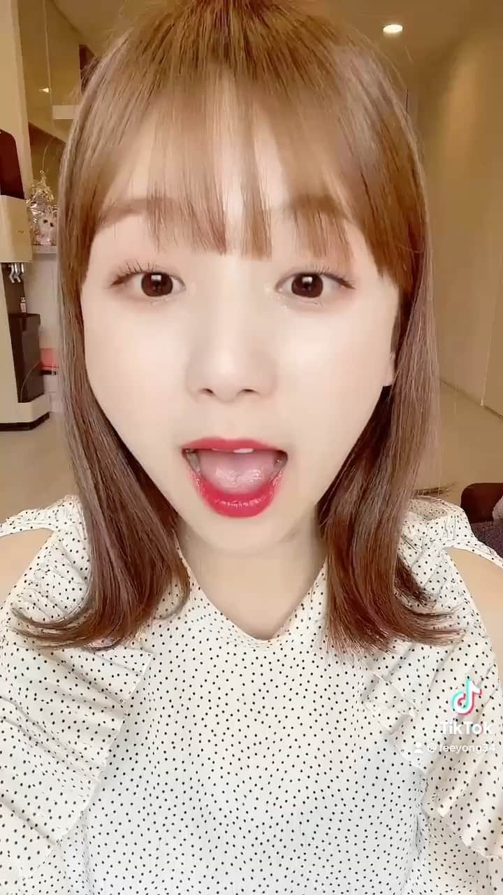 ひよんのインスタグラム：「ウィンクできない🙃🙃🙃」