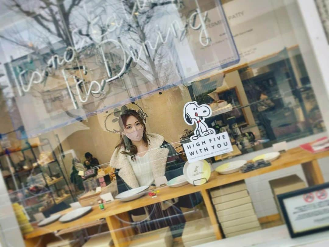 横町ももこさんのインスタグラム写真 - (横町ももこInstagram)「💖  ぬぴ🐶❤️  #ピーナッツカフェ #スヌーピー　#snoopycafe #snoopy #中目黒 #中目黒カフェ #nakameguro #中目黒デート #愛犬家#犬が好き#犬飼いたい #ビーグル飼いたい#beagle #ビーグル犬  #いきなりマリッジ #abematv #いきなり婚 #ヨウタモモコ #よたもも」3月7日 19時47分 - momochadayo