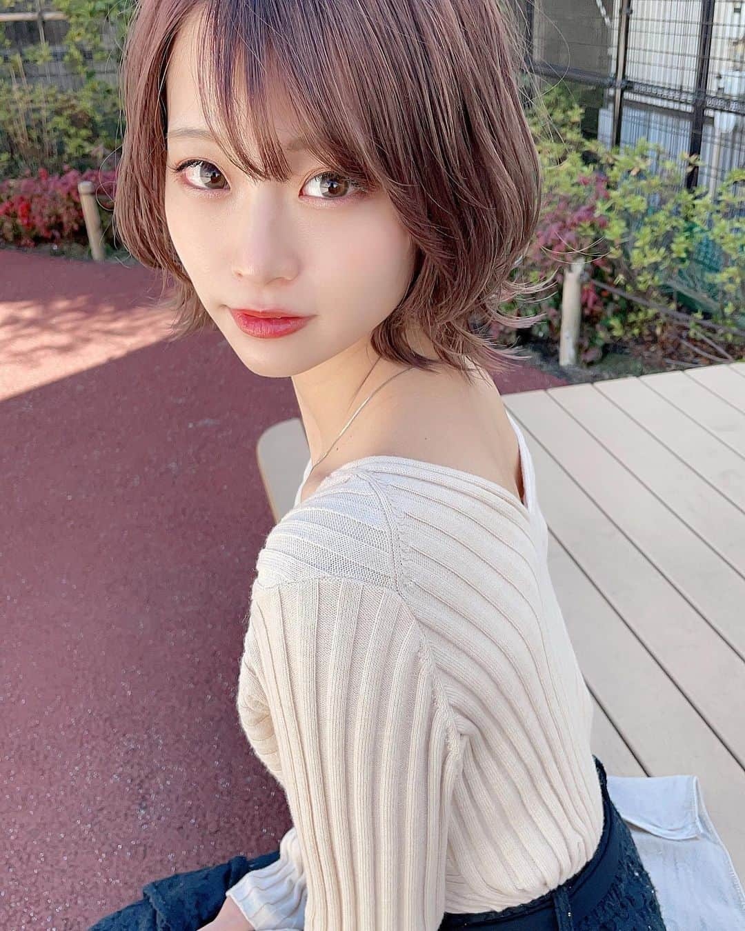 青木百花さんのインスタグラム写真 - (青木百花Instagram)「春はワンピース着たくなる🥺💓 ・ ・ ・ アウターなしで出掛けられる気温になって欲しいなぁ✌️🌸 ・ ・ #いいね返し#サロンモデル#サロモ#撮影依頼募集中#ビジョビ#インフルエンサー#被写体#作品撮り#f4f#l4l#instagood#likeforlikes#followforfollowback#followme#follow4followback#ミスコン#ショート#ボブ#ミディアム#ハイトーン#ヘアアレンジ#ヘアカタ#ショート女子#ショートスタイル」3月7日 19時47分 - missrikadai2019_1