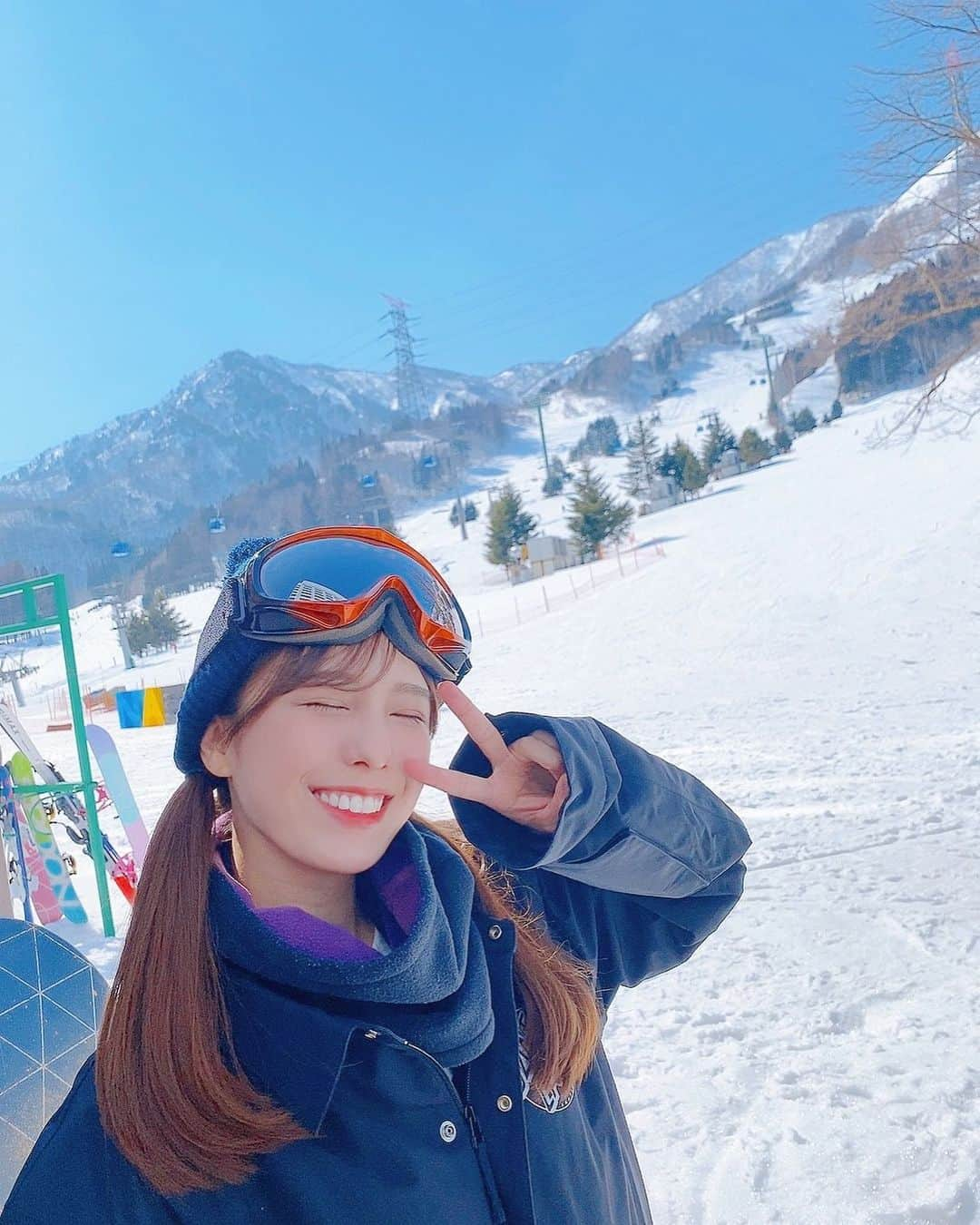 小嶋菜月さんのインスタグラム写真 - (小嶋菜月Instagram)「バイバイ25歳🥰 . . みなさんっ25歳もたくさんお世話になり ありがとうございました☺️✨ . . 23:00からお誕生日カウントダウン配信するよ！ 一緒にお祝いしてねーーー💝 . . #25歳 #明日 #お誕生日 #過去pic #スノボ #スキー場 #スノボ女子 #人生 #２回目 #😂 #🏂#☃️」3月7日 20時26分 - kojimanatsuki_offical